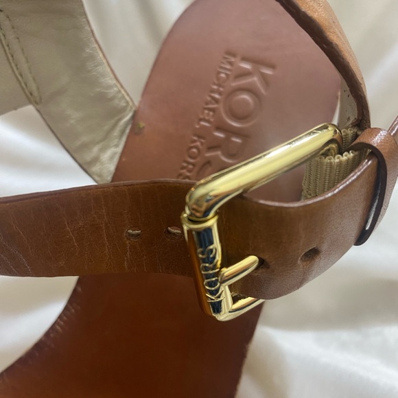 Tan women’s platform sandals Michael Kors size 9.5 new never worn - Picture 2 of 6